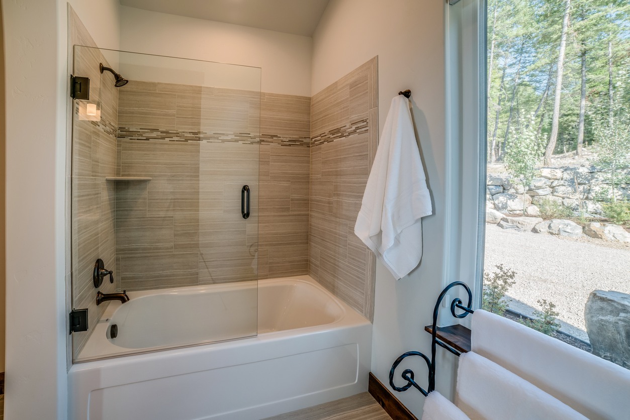 Shower & Tub Installation in Palmetto Estates